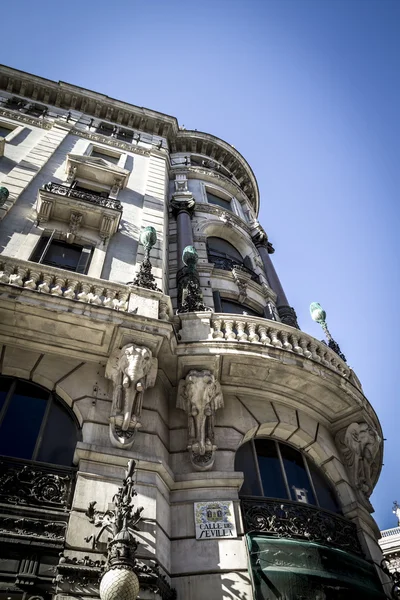 Bank in Madrid, Spanien — Stockfoto