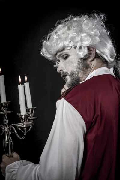 Nineteenth, gentleman rococo era wig, chandelier with candles — Stock Photo, Image