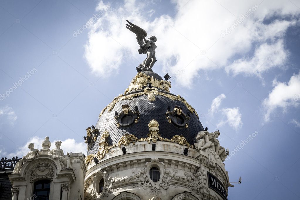 Metropolis building, Image of the city of Madrid