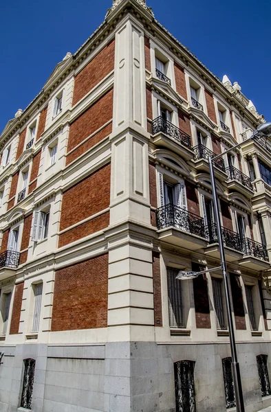 Corner of house in Madrid — Stock Photo, Image