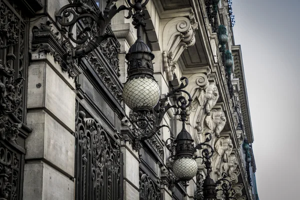 Bancos em Madrid, Espanha — Fotografia de Stock