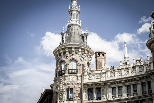 Bank in Madrid, Spanien — Stockfoto