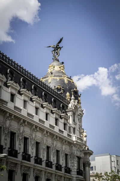 Bank in madrid, Spanje — Stockfoto