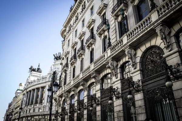 Bancos em Madrid, Espanha — Fotografia de Stock