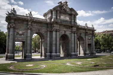 Puerta de alcala Anıtı