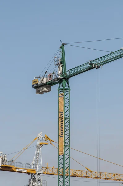 Men working on a building in Madrid — Stock Photo, Image