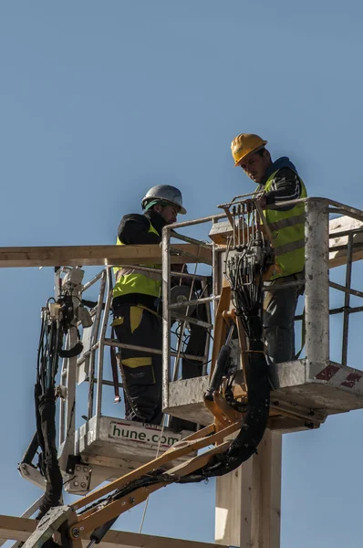 Men working on a building in Madrid — Stock Photo, Image