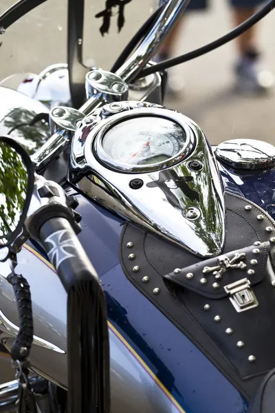 Motorbike's chromed engine. Bikes in a street — Stock Photo, Image