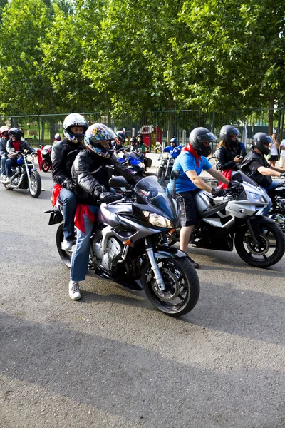 Motorbike's chromed engine. Bikes in a street — Stock Photo, Image