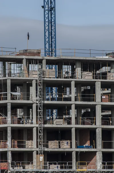 Men working on a building in Madrid — Stock Photo, Image