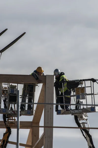 Men working on a building in Madrid — Stock Photo, Image