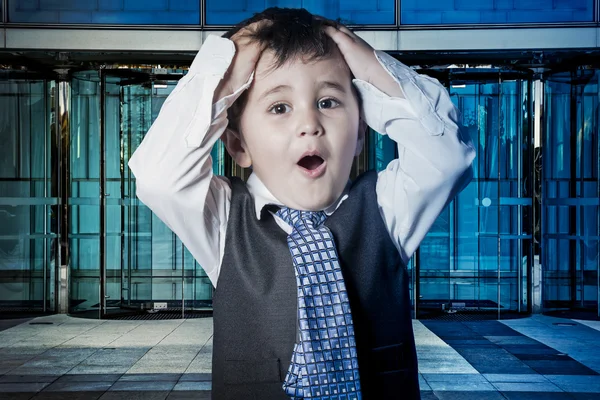 Niño vestido traje de hombre de negocios — Foto de Stock