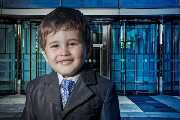 Kind gekleed zakenman pak — Stockfoto