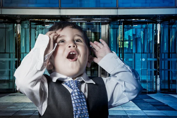 Niño vestido traje de hombre de negocios — Foto de Stock