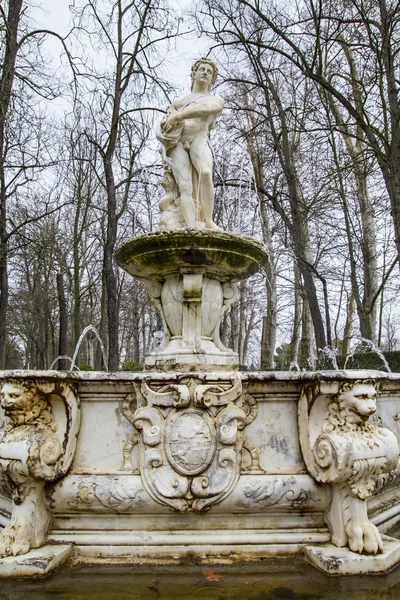 Ornamentale Brunnen des Palastes von aranjuez — Stockfoto