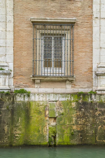 Vecchia finestra . — Foto Stock