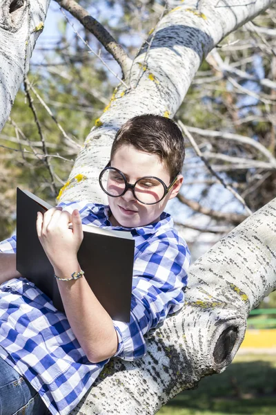 Student boy reading a book — Stock Photo, Image