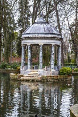 Yunan tarzı Tapınak