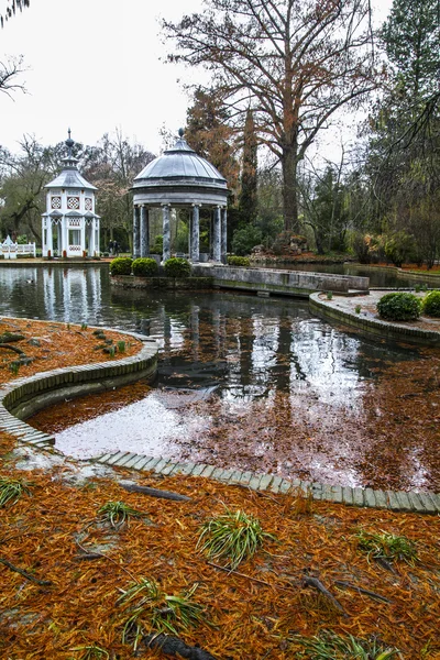 Grekisk stil tempel — Stockfoto