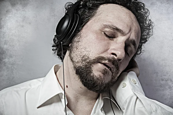 Man listening music with headphones — Stock Photo, Image