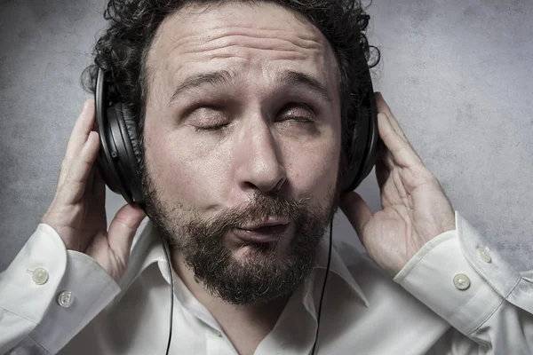 Man listening and enjoying music — Stock Photo, Image