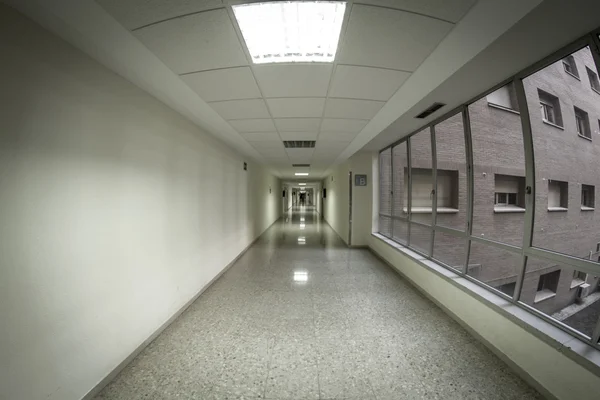 Corridoio bianco dell'ospedale — Foto Stock