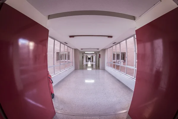 Witte ziekenhuis corridor — Stockfoto