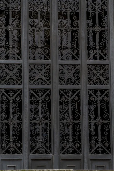 マドリード、スペイン国立図書館の正面玄関 — ストック写真