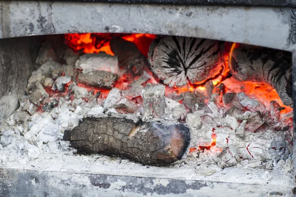 Matlagning, grill med korv — Stockfoto