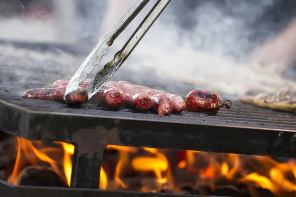 Barbecue met worst — Stockfoto