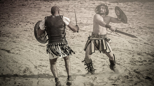 Гладиаторы сражаются
