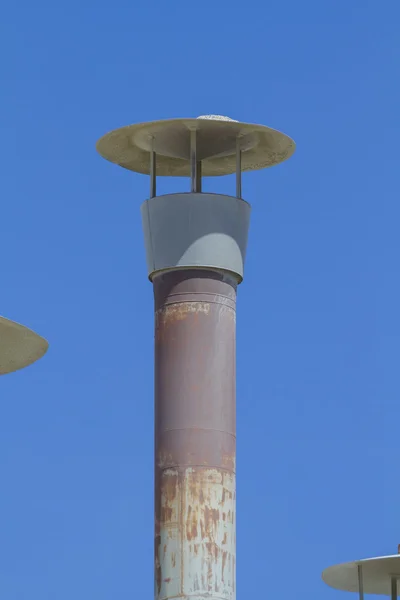 管和工业烟囱 — 图库照片