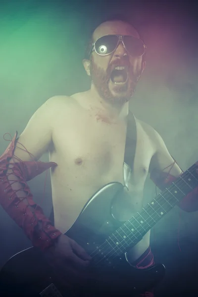 Rocker homem com guitarra elétrica — Fotografia de Stock