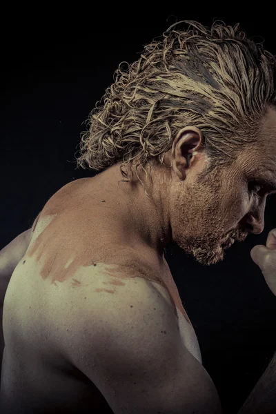 Man with mud all over his body — Stock Photo, Image