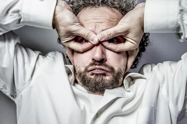 Man met intense expressie — Stockfoto