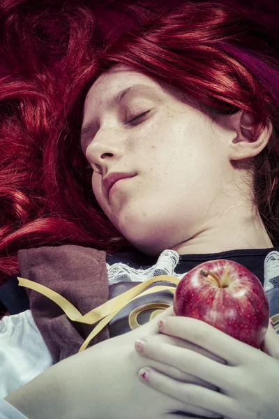 Teen with a red apple lying — Stock Photo, Image