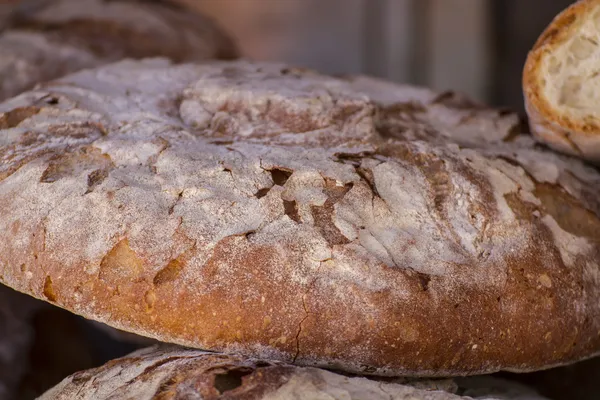 Handgemachtes Handwerkerbrot — Stockfoto