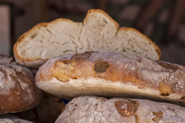 Ручної роботи ремісничими хліб — стокове фото