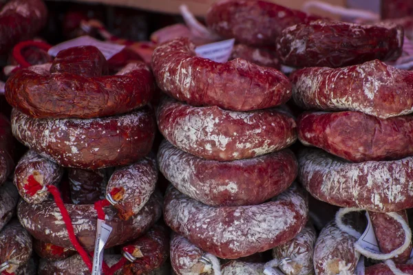 Ремесленные сосиски — стоковое фото