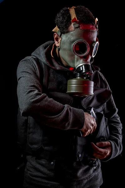 Prive-detective met gas masker — Stockfoto