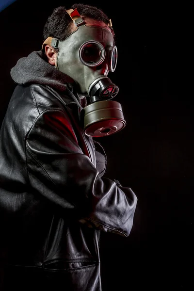 Soukromý detektiv s plynovou masku — Stock fotografie