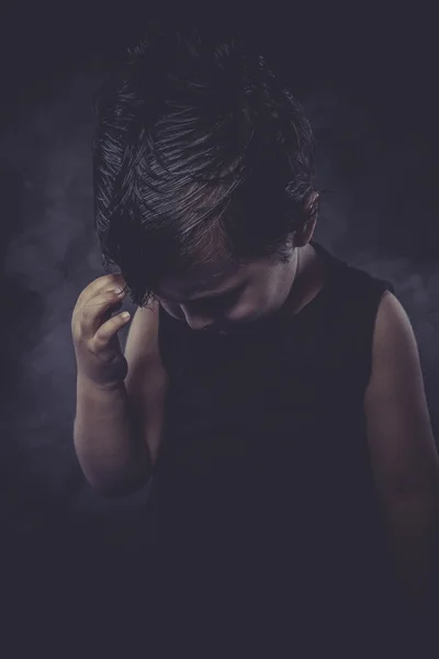 Junge mit lustigen Haaren — Stockfoto