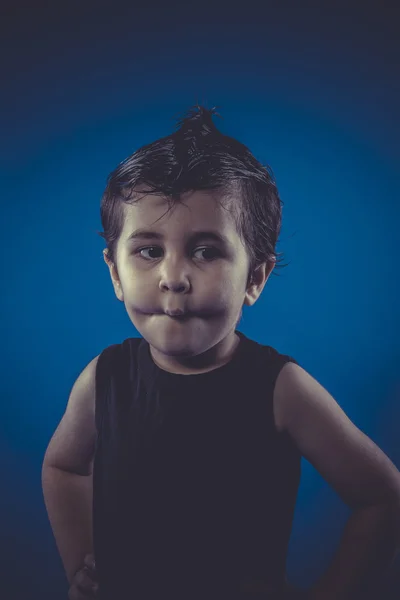 Menino com cabelo engraçado — Fotografia de Stock