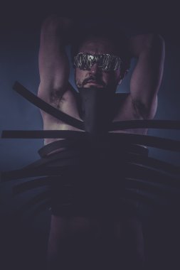 takım elbise siyah şeritler ile yapılan