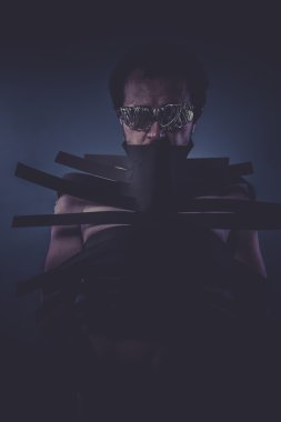 takım elbise siyah şeritler ile yapılan