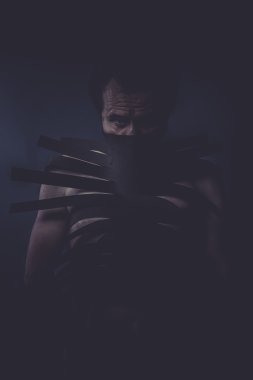 takım elbise siyah şeritler ile yapılan