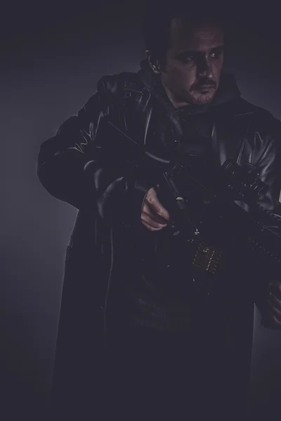 Serious gangster with gun — Stock Photo, Image