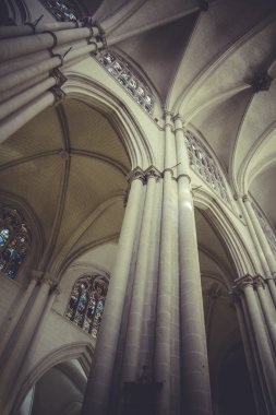 Kathedraal interieur, gotische stijl, Spaanse kerk