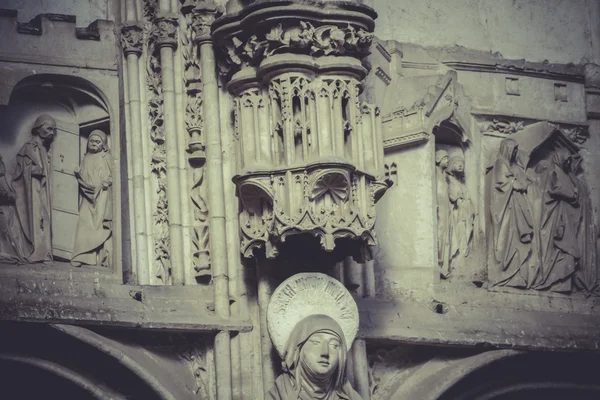 Fassade im gotischen Stil — Stockfoto