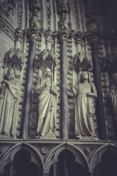 Boczne wejście katedry w Toledo — Zdjęcie stockowe
